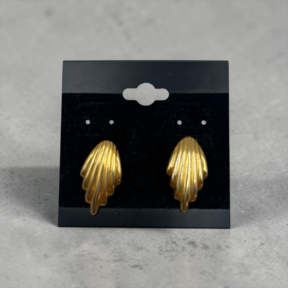 Vintage Gold Tone Pierced Earrings 0.75"